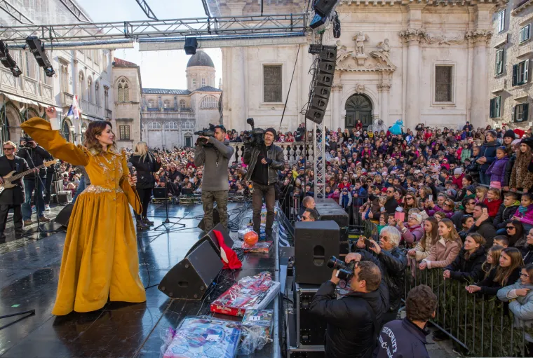 Severina zapjevala najmlađoj publici na dječjem dočeku Nove godine