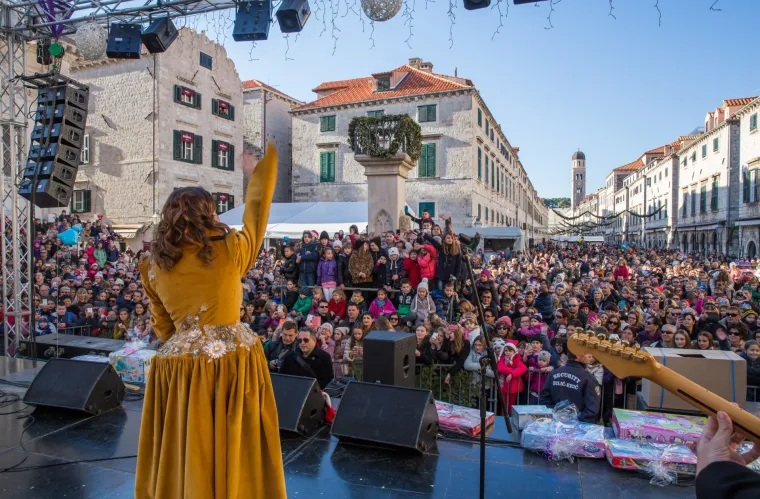 Severina zapjevala najmlađoj publici na dječjem dočeku Nove godine