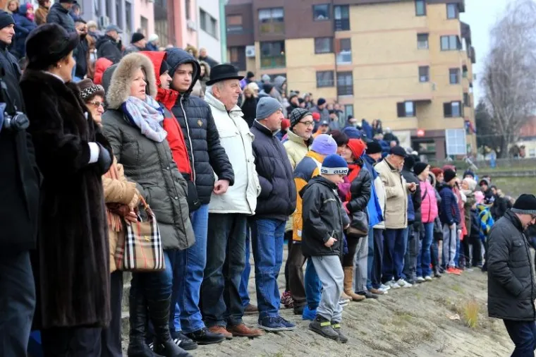 Kao i svake godine, Tuljanovo novogodišnje kupanje privuklo je pažnju brojnih Osječana.
