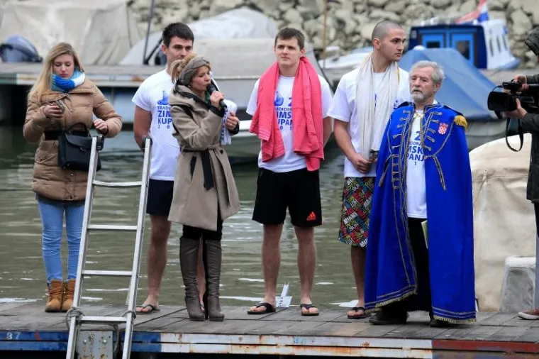 Međutim, ove godine Tuljan nije skočio u hladnu vodu rijeke Drave.