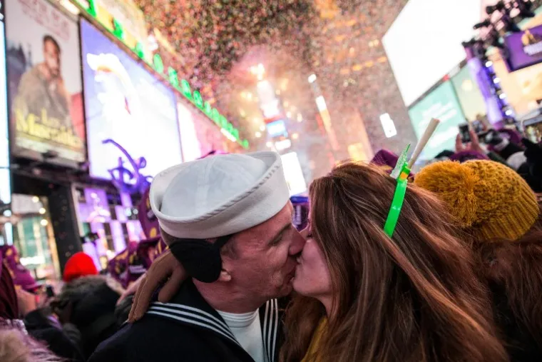 Jacqueline Patchen i David Petrusaitis proslavili su zaruke i dočekali Novu, poljupcem na Times Squeareu u Velikoj jabuci.