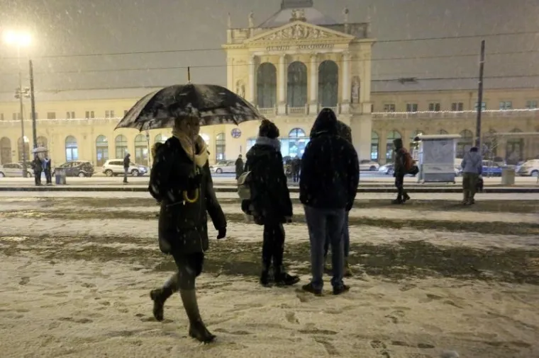 PREKRASNI PRIZORI: Prvi ovogodi&scaron;nji snijeg zabijelio Zagreb