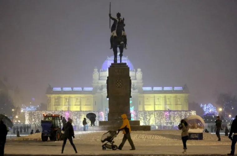 PREKRASNI PRIZORI: Prvi ovogodi&scaron;nji snijeg zabijelio Zagreb
