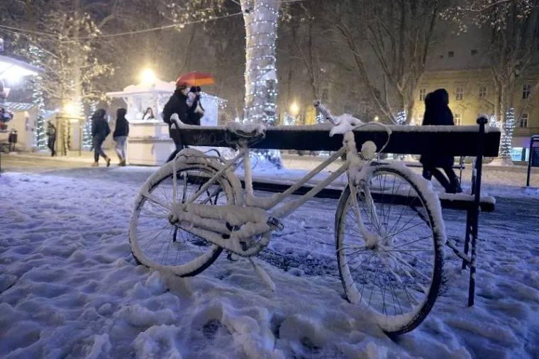 PREKRASNI PRIZORI: Prvi ovogodi&scaron;nji snijeg zabijelio Zagreb