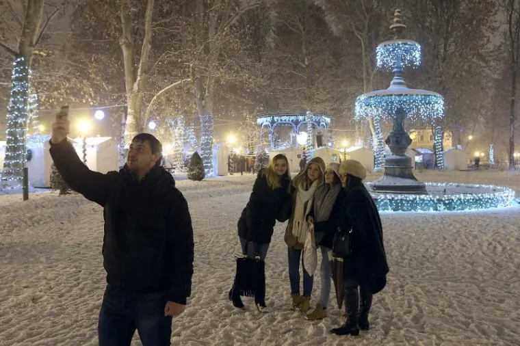 PREKRASNI PRIZORI: Prvi ovogodi&scaron;nji snijeg zabijelio Zagreb