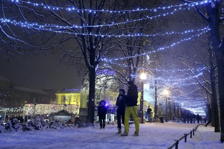 PREKRASNI PRIZORI: Prvi ovogodi&scaron;nji snijeg zabijelio Zagreb