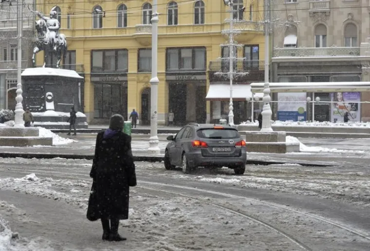 Zalutali vozač se provozao glavnim zagrebačkim trgom