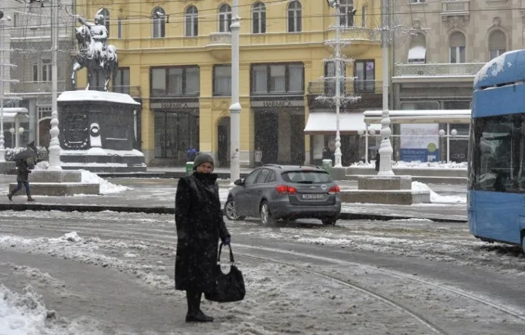 Zalutali vozač se provozao glavnim zagrebačkim trgom