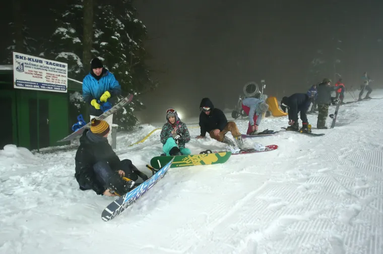 Otvorena sezona noćnog skijanja na Sljemenu