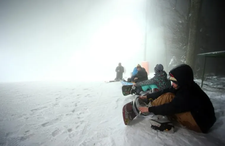 OTVORENA SEZONA: Zagrepčani iskoristili besplatno noćno skijanje na Sljemenu