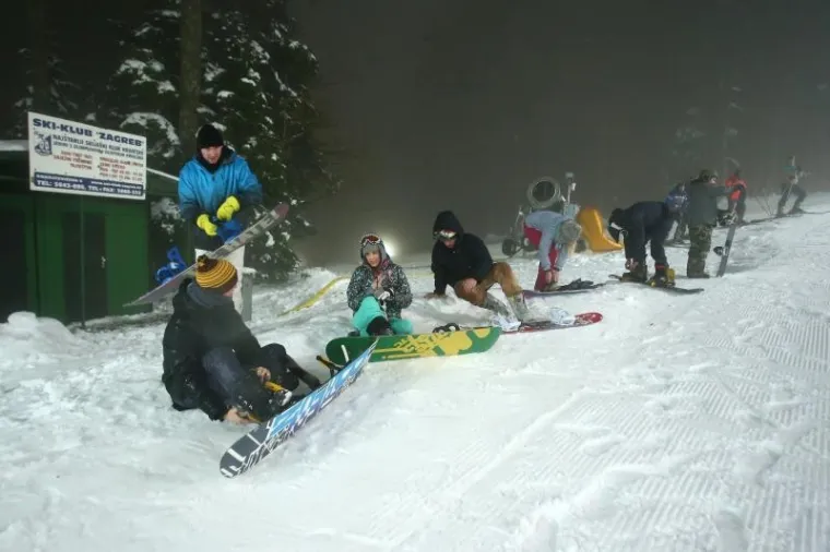 Mnogi Zagrepčani pohrlili su na Sljeme i uživali u snijegu i skijanju.
