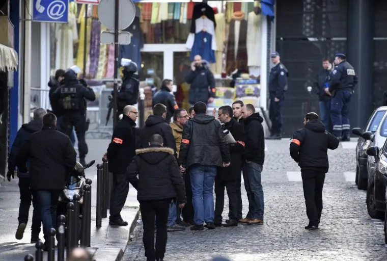 Uletio u policijsku postaju i vikao "Allahu Akbar"