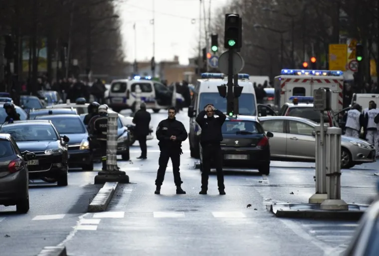 Uletio u policijsku postaju i vikao "Allahu Akbar"