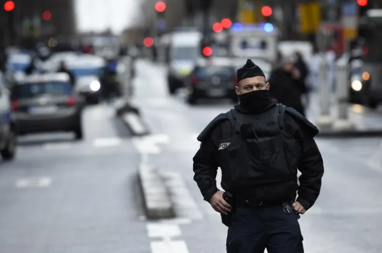 PANIKA U PARIZU: Ubijen muškarac koji je urlao "Allahu Akbar"