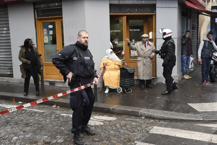 PANIKA U PARIZU: Ubijen muškarac koji je urlao "Allahu Akbar"