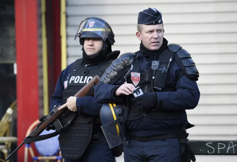 PANIKA U PARIZU: Ubijen muškarac koji je urlao "Allahu Akbar"