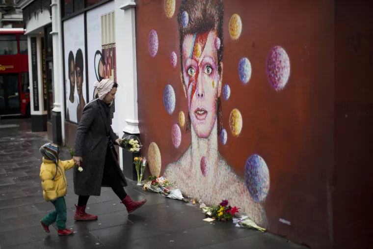 Obožavatelji diljem svijeta odaju počast Davidu Bowieju