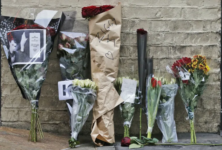 Obožavatelji diljem svijeta odaju počast Davidu Bowieju