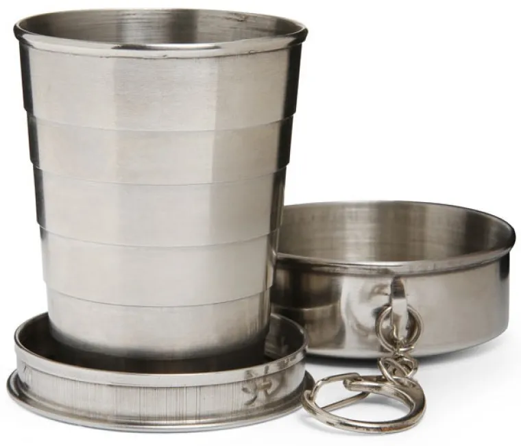 Sklopiva ča&scaron;a za žestoka pića.