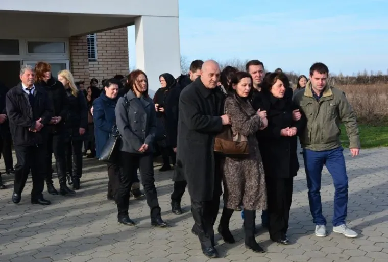 UBOJICA IZ &Scaron;PANSKOG: Sahranjen mu&scaron;karac koji je brutalno ubio kćer (4) i suprugu (30)