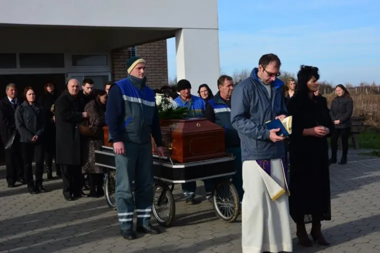 UBOJICA IZ &Scaron;PANSKOG: Sahranjen mu&scaron;karac koji je brutalno ubio kćer (4) i suprugu (30)