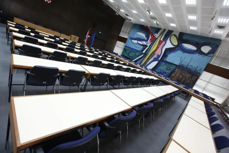 Zbog oblika nalik kocki, Zagrepčani su je spontano počeli nazivati Kockica, dok je službeno ime bilo Zgrada društveno-političkih organizacija.