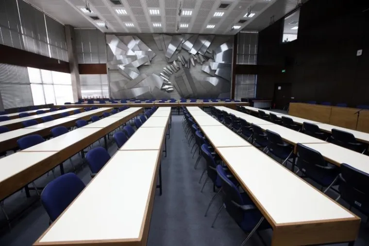 Jo&scaron; 1961. raspisan je bio natječaj za projekt, na kojemu nije dodijeljena prva nagrada, nego dvije druge, od kojih je Ivo Vitić dobio "prvu drugu", a Boris Cipan i Petar Muličkovski iz Skopja "drugu drugu" nagradu.