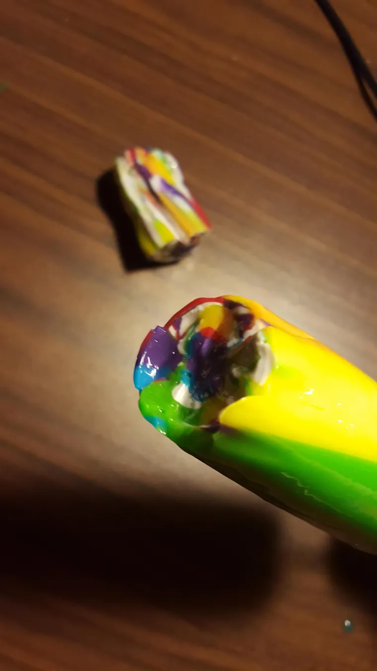 SAVRŠENA CURA? Za poklon dobila jestivi penis, nije ga vadila iz usta sat vremena