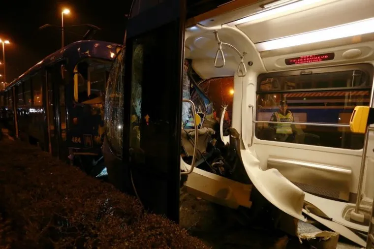 KRŠ I LOM NA RASKRIŽJU: U sudaru tramvaja troje ozlijeđenih
