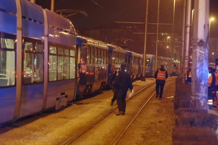 KRŠ I LOM NA RASKRIŽJU: U sudaru tramvaja troje ozlijeđenih
