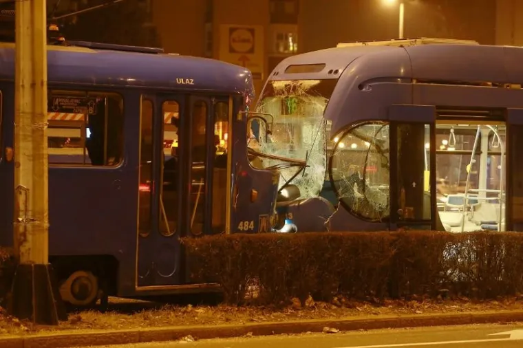 KRŠ I LOM NA RASKRIŽJU: U sudaru tramvaja troje ozlijeđenih