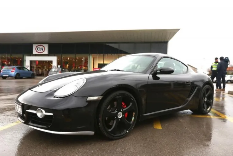 NIJE USPIO: &Scaron;ibenski policajci bili su prebrzi za vozača koji im je bježao u Porscheu