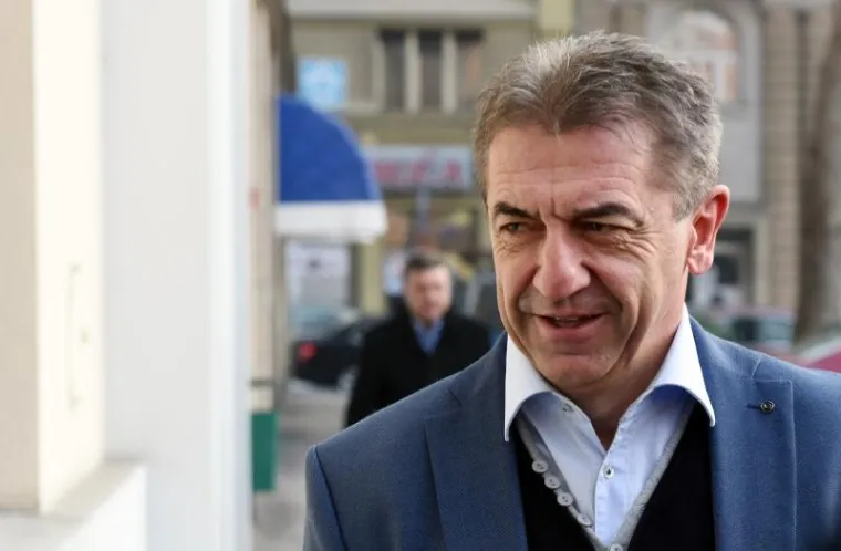 HDZ-OVCE DOČEKALA PORUKA: "Karamarko - najmoćniji među najkorumpiranijima"
