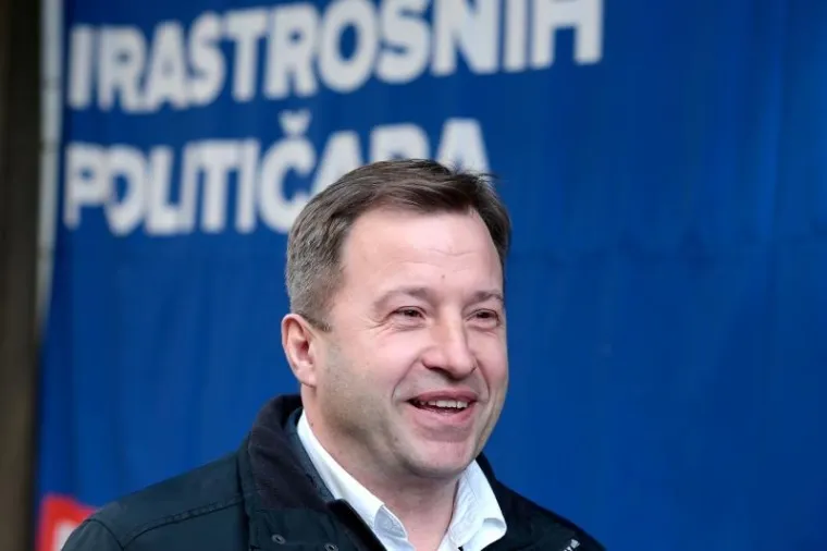 Ministarstvo gospodarstva &ndash; Tomislav Panenić

Rođen je 12. ožujka 1973. u mjestu Berak, nedaleko od Vukovara. Na Ekonomskom fakultetu u Osijeku najprije je diplomirao marketing, a potom i poduzetni&scaron;tvo na poslijediplomskom studiju. 
Načelnik je Općine Tompojevci koja se može pohvaliti povlačenjem 3 milijuna kuna iz EU fondova. U malu općinu na istoku zemlje uveo je LED rasvjetu i bežični internet.