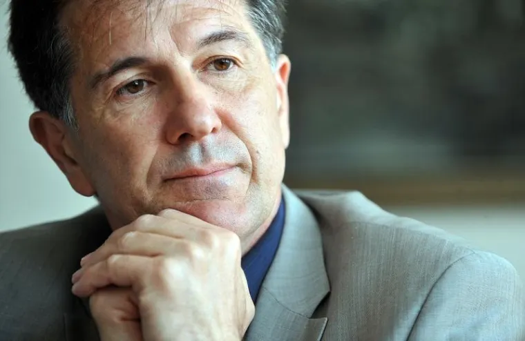 Ministarstvo poljoprivrede &ndash; Davor Romić
Rođen je 4. siječnja 1958. u Metkoviću. Diplomirao je i doktorirao na Agronomskome fakultetu, gdje je obna&scaron;ao dužnosti prodekana, predstojnika Zavoda, te u dva mandata dekana. 
Autor je brojnih znanstvenih radova, te nekoliko knjiga od kojih su neke prihvaćene kao sveučili&scaron;ni udžbenici. Voditelj je Nacionalnog projekta navodnjavanja i gospodarenja poljoprivrednim zemlji&scaron;tem i vodama u RH. U dva mandata bio je član Nacionalnog vijeća za vode Sabora RH i član Odbora za poljoprivredu Sabora RH. Oženjen je i otac troje djece.