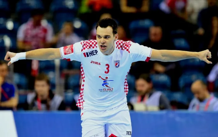 Hrvatski rukometaši su u prvoj utakmici drugog kruga igrali protiv Makedonije, a obje su reprezentacije imale veliku podršku s tribina.