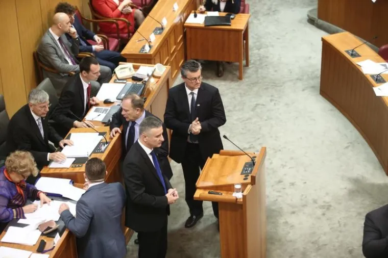 Tihomir Orešković traži povjerenje za novu Vladu