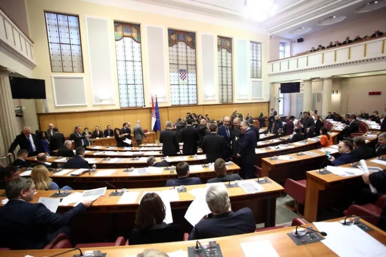 Tihomir Orešković traži povjerenje za novu Vladu