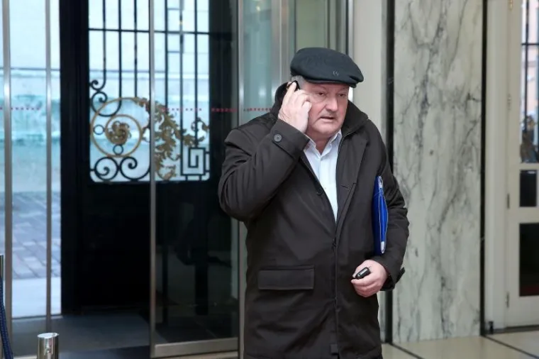 Zastupnici stigli u Sabor gdje će se glasovati o povjerenju Vladi