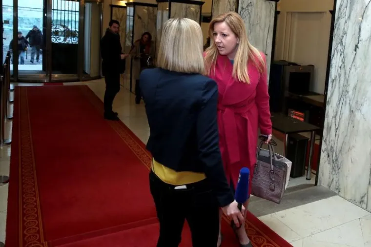 Zastupnici stigli u Sabor gdje će se glasovati o povjerenju Vladi