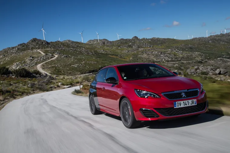 S 270 Ks Peugeot 308 GTi ima najbolji omjer snage i mase u svojoj klasi, sa samo 4,46 kg na 1 KS, a od 0 &ndash; 100 km/h ubrzava za samo 6,0 sekundi, dok kilometar prelazi od nule za samo 25,3 sekunde.