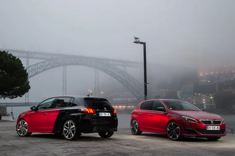 308 GTi by Peugeot Sport nudi vrhunsko vozačko iskustvo zahvaljujući 1,6-litarskom THP S&amp;S motoru dostupnim s 270 KS, diferencijalu ograničenog proklizavanja Torsen i posebno pode&scaron;enom podvozju te Peugeot i-Cockpitu.