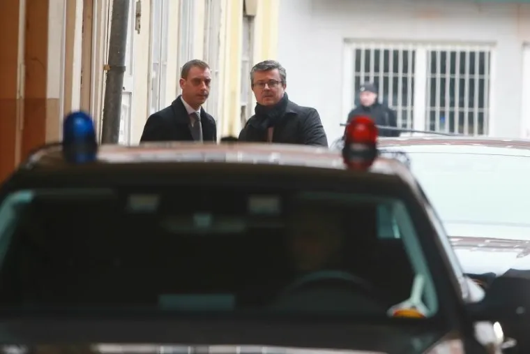 "Svi me pitaju treba li mi ovo. Ne treba. Ali prihvatio sam izazov. Neću se zatvoriti, ja sam spreman čuti. Neću dopustiti da me ideologije skrenu s cilja. Kanadski model ima dobrih stvari, može se ne&scaron;to iskoristiti. Ima i Hrvatska dobrih modela i drugi mogu učiti od nas. Nadam se da na&scaron; narod nije podijelje", kazao je Ore&scaron;ković u petak kasno navečer u Saboru.