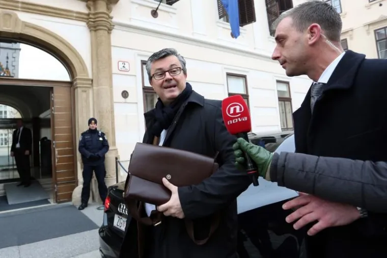 Orešković je u zgradu Vlade došao već u 9,15 sati.