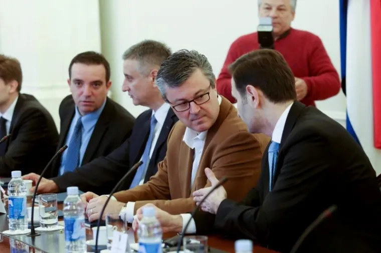 NEMA ČEKANJA: Oreškovićevi ministri dobili prvi zadatak