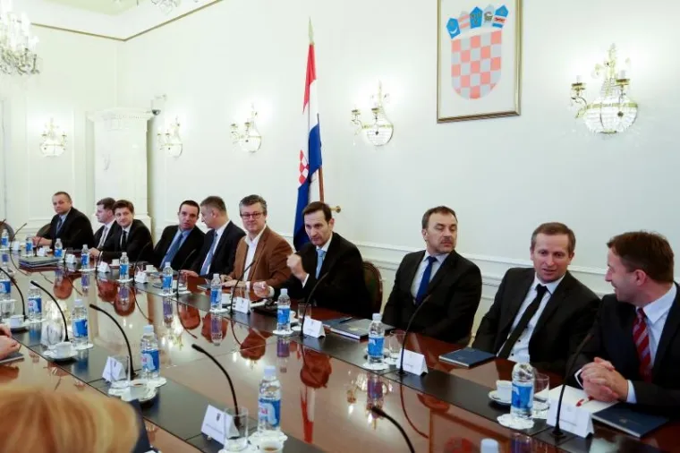 NEMA ČEKANJA: Oreškovićevi ministri dobili prvi zadatak