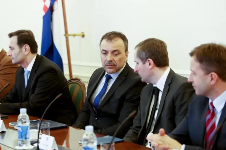 NEMA ČEKANJA: Oreškovićevi ministri dobili prvi zadatak