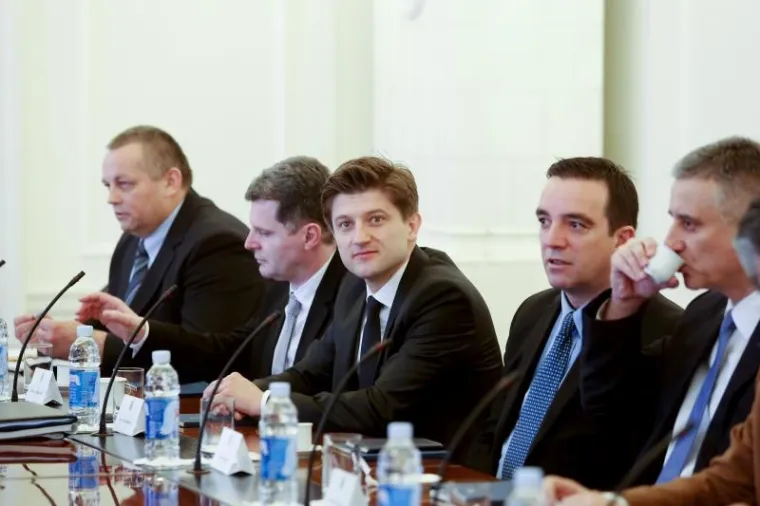 NEMA ČEKANJA: Oreškovićevi ministri dobili prvi zadatak