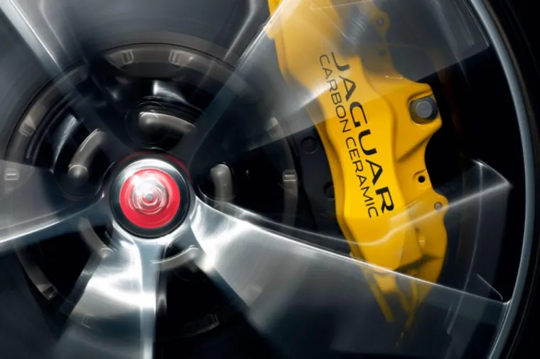 POGLED U KATALOG: Evo kako izgleda novi Jaguar F-Type SVR