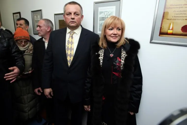 SHOW UMJESTO FORMALNOSTI: Jedno ministarstvo "pokopano", drugo blagoslovljeno